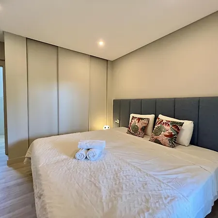 Premium With Pool By Homing