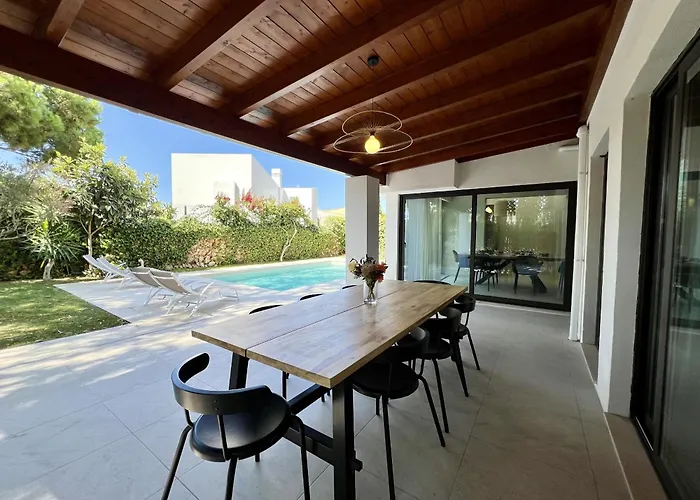 Premium With Pool By Homing Willa