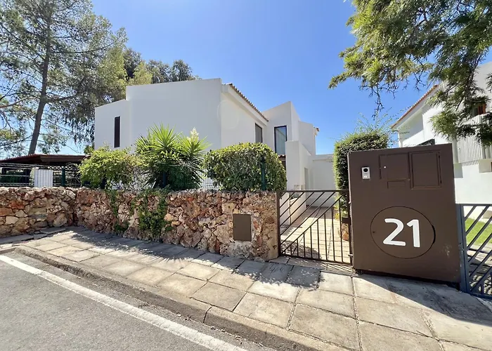 Premium With Pool By Homing Willa