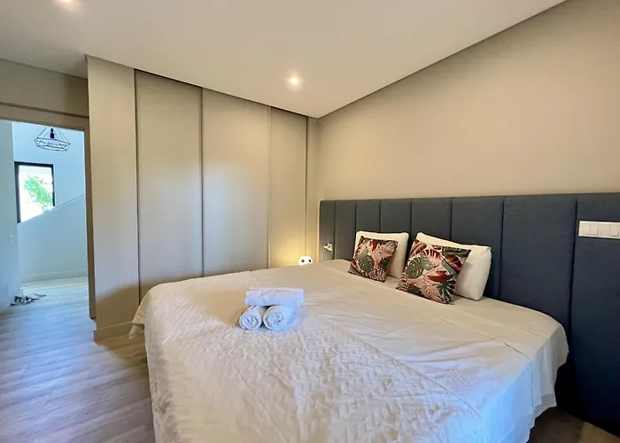 Premium With Pool By Homing